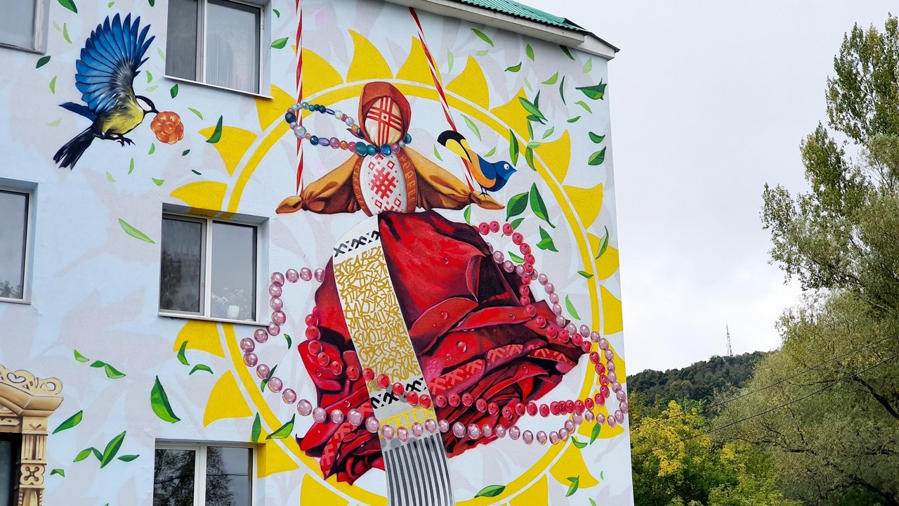 Гигантскую игрушку-оберег сделали для города в Челябинской области