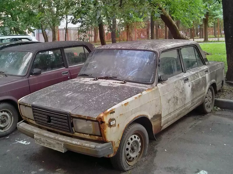 Дворы без автохлама: в Челябинске рассказали, что делать с брошенными машинами  