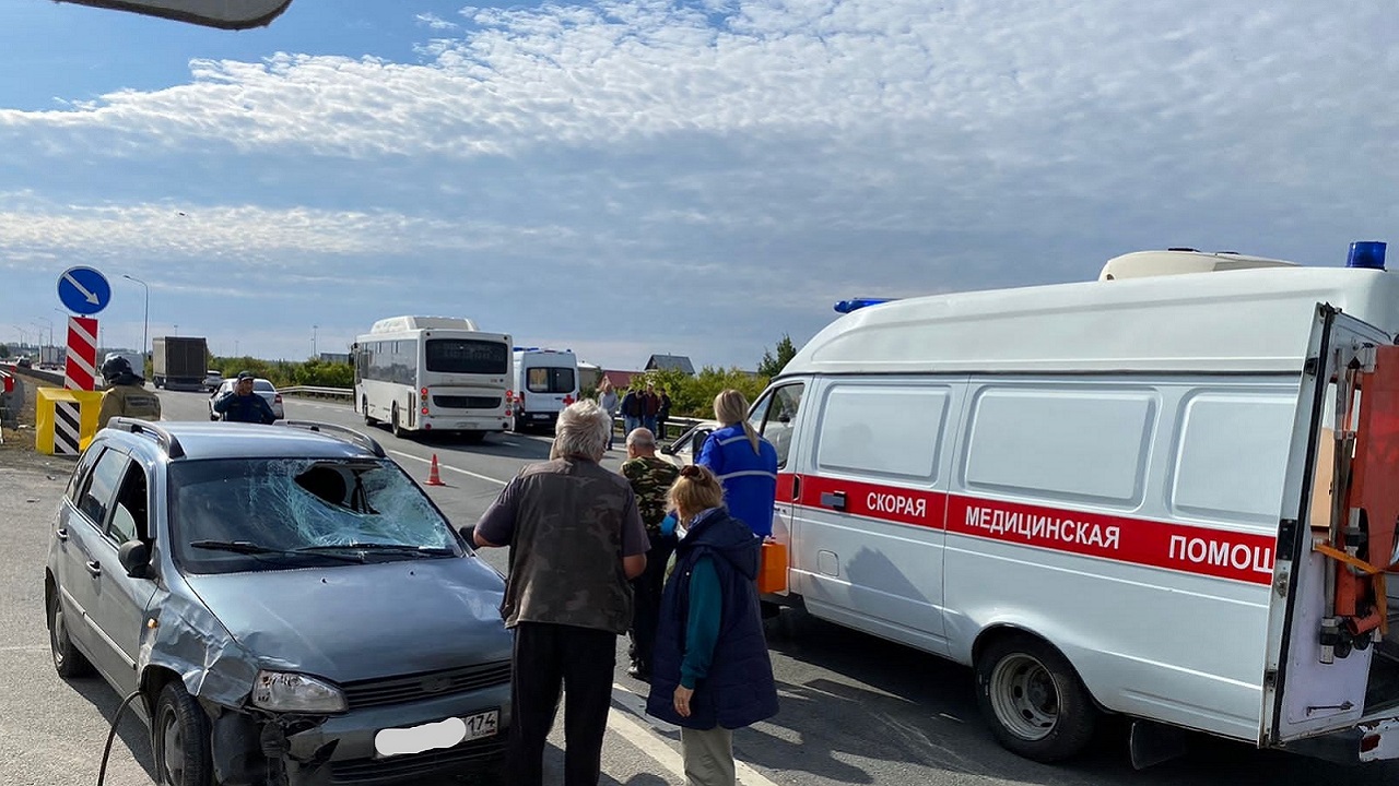 Автобус с пассажирами попал в массовое ДТП в Челябинской области