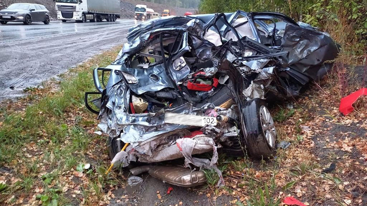 Водитель легковушки погиб в ДТП с самосвалом на трассе М5