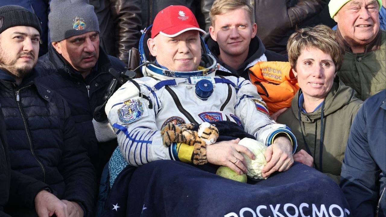 Двести суток на орбите: военные спасатели Урала встретили космонавтов с МКС