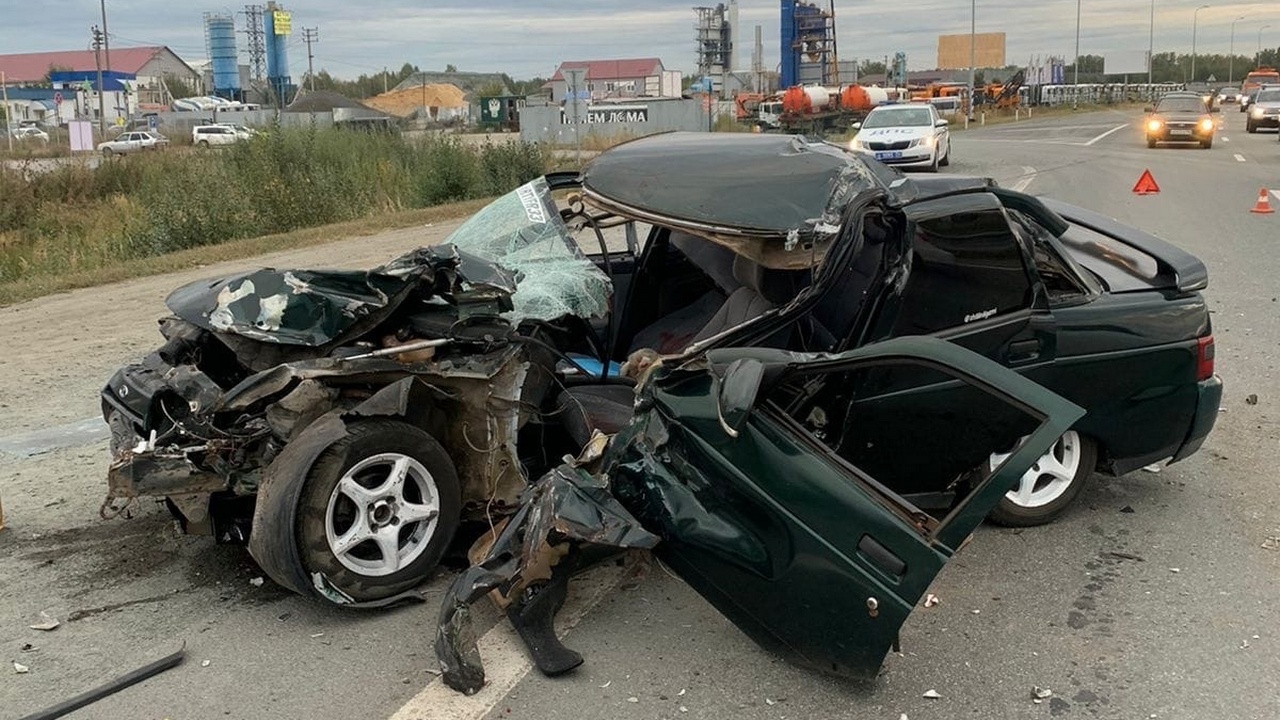 Два человека пострадали в аварии с грузовиком на трассе под Челябинском