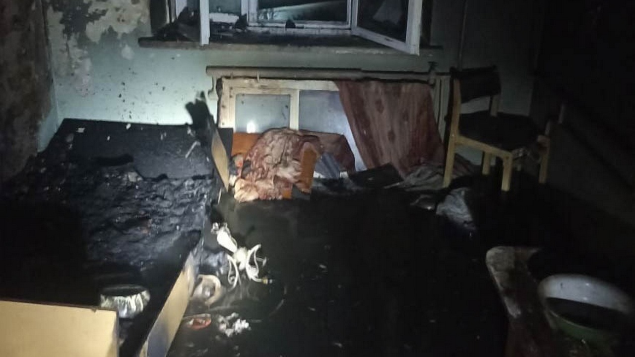 15 человек эвакуировались во время ночного пожара в Челябинской области