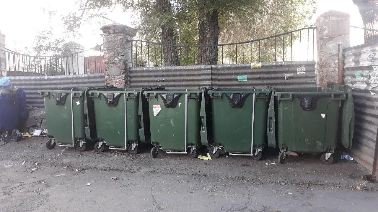 Грязь и мусор: коммунальщики в Магнитогорске не убирают контейнерные площадки Грязь и мусор: коммунальщики в Магнитогорске не убирают контейнерные площадки