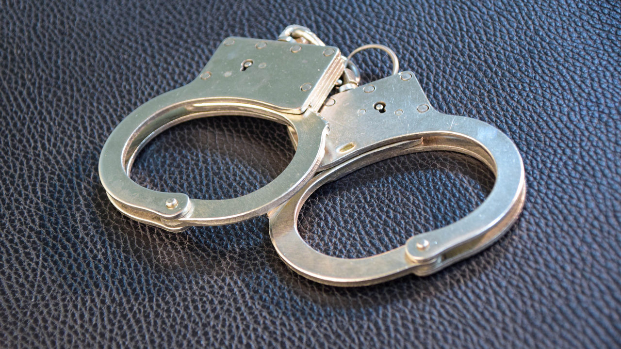 В Челябинске задержали иностранку, которая разносила свертки с наркотиками