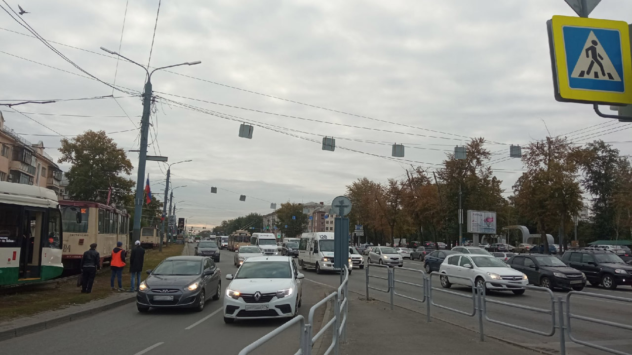 Проблему с огромными пробками в Ленинский район решают в Челябинске
