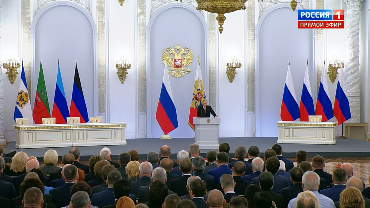 Владимир Путин подписал договоры о принятии в состав России новых регионов
