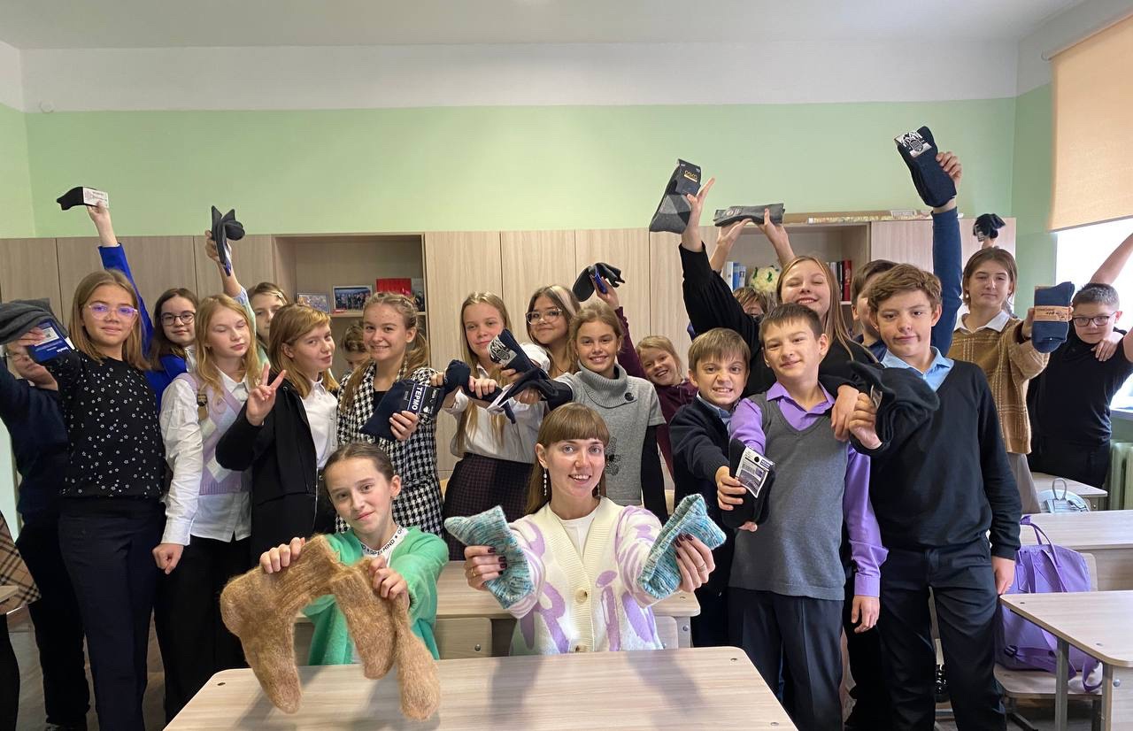 В школе Челябинска организовали сбор теплых носков для мобилизованных