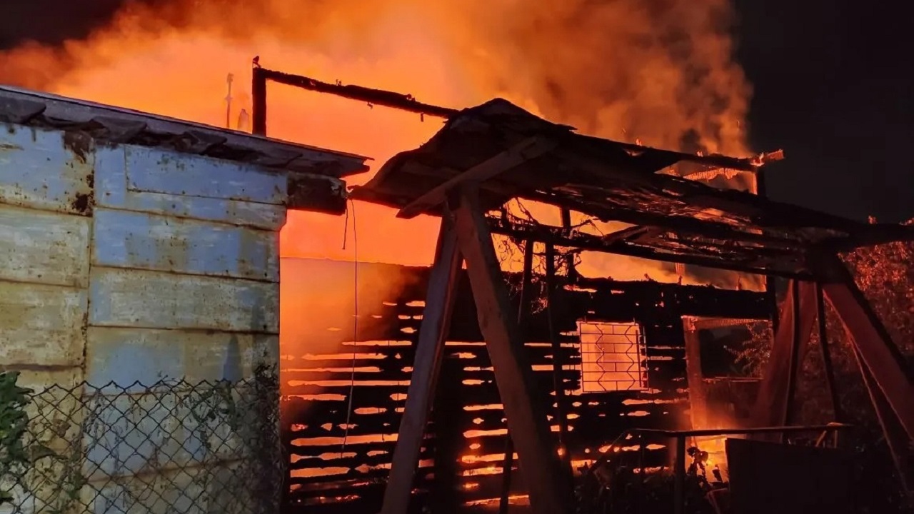 В Челябинске произошел ночной пожар с двумя погибшими