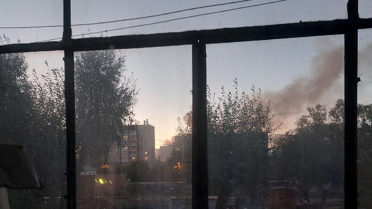 В Челябинске пожар уничтожил расселенный дом