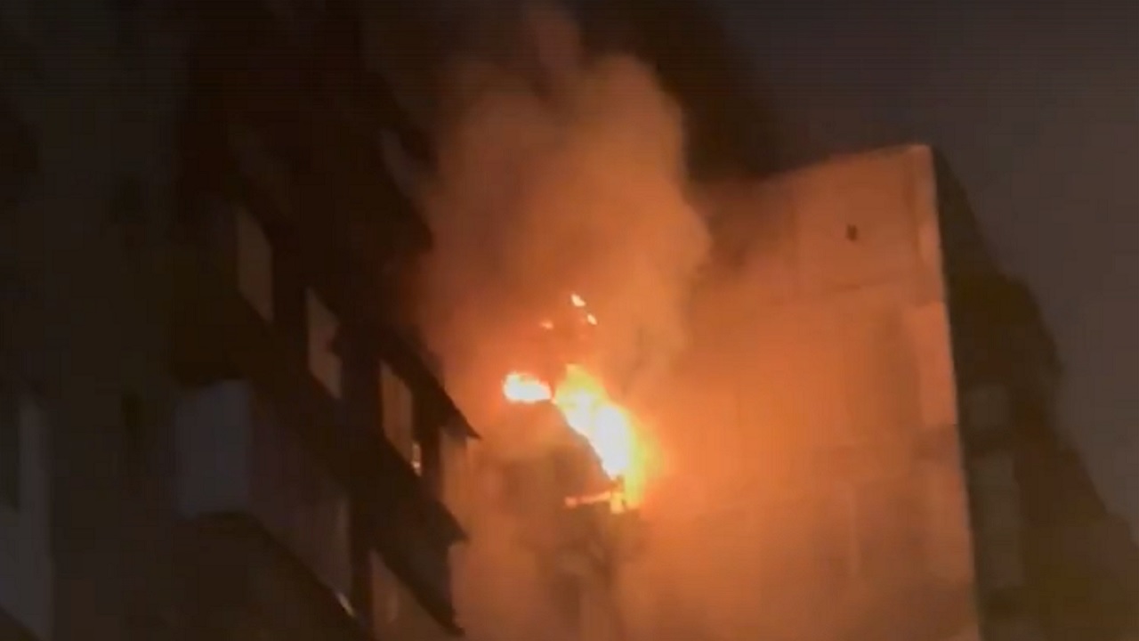 В Магнитогорске в многоквартирном доме загорелась квартира, есть пострадавшая