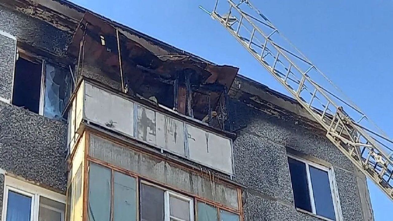 Развернули автолестницу: многоквартирный дом загорелся в Челябинске