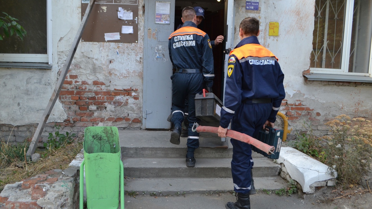 В Челябинске пенсионерка несколько часов не могла попасть в свою квартиру