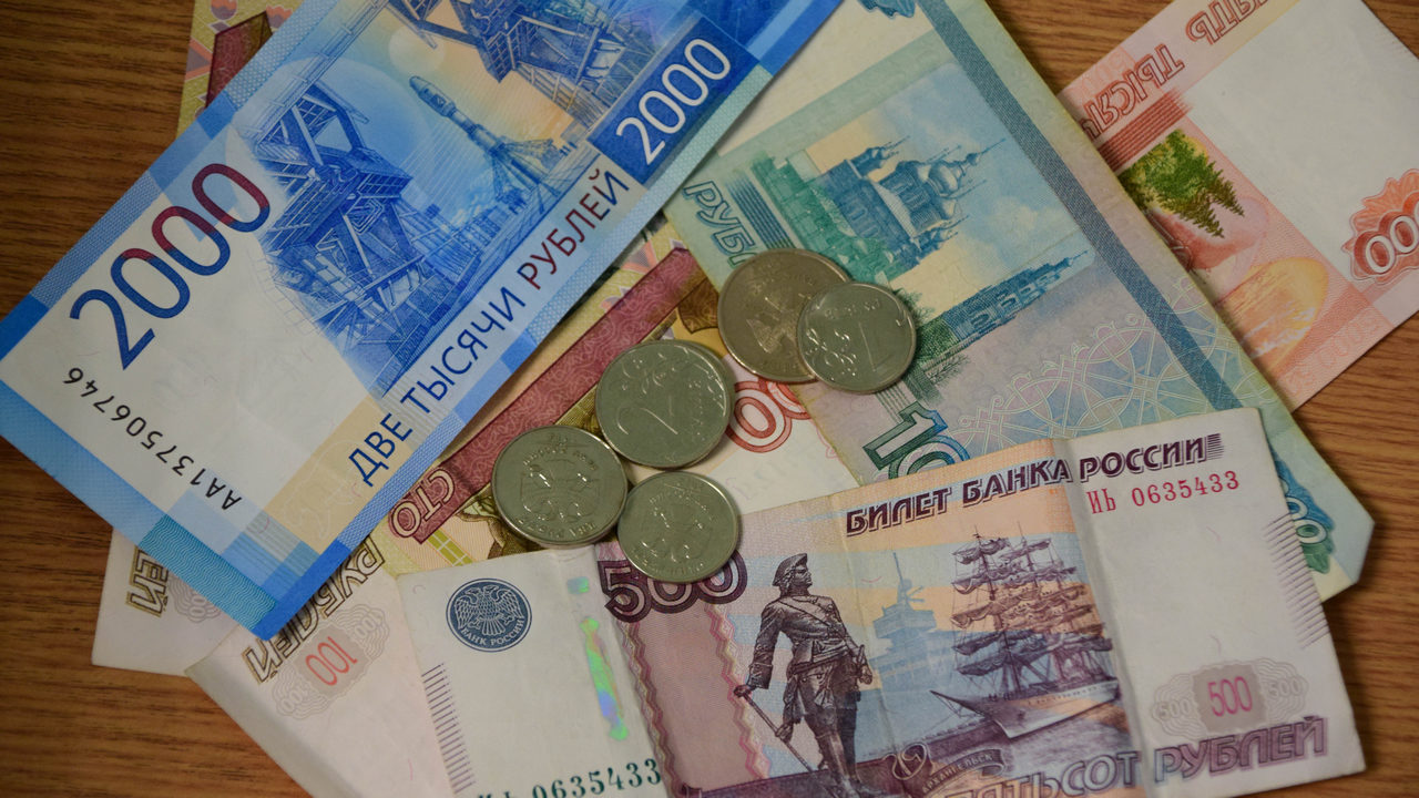 Долги по ЖКХ разделят на всех: счета неплательщиков будут оплачивать соседи Долги по ЖКХ разделят на всех: счета неплательщиков будут оплачивать соседи