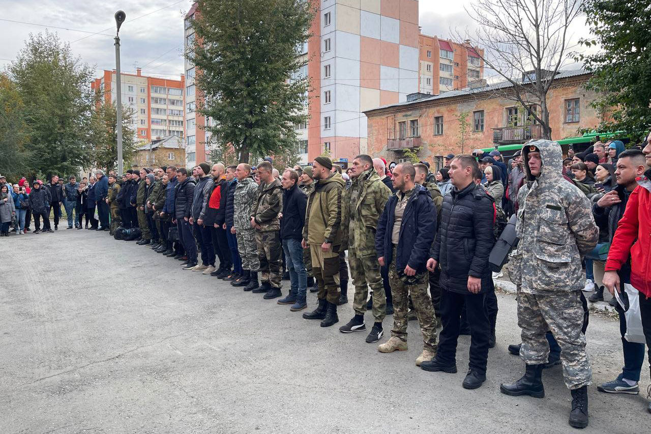 "Я не буду отсиживаться": в Челябинской области проводили мобилизованных