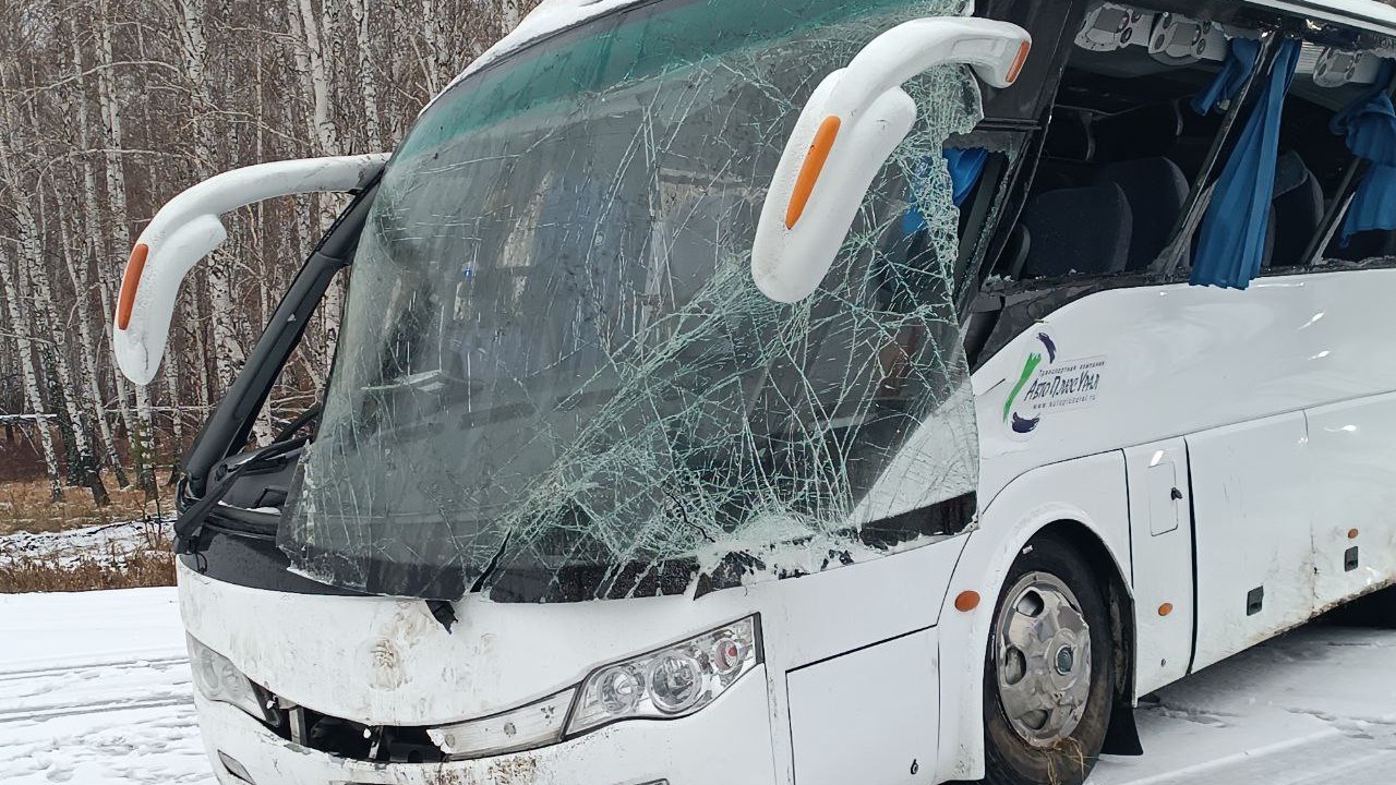 В Минздраве рассказали о состоянии пассажиров опрокинувшегося на трассе М5 автобуса