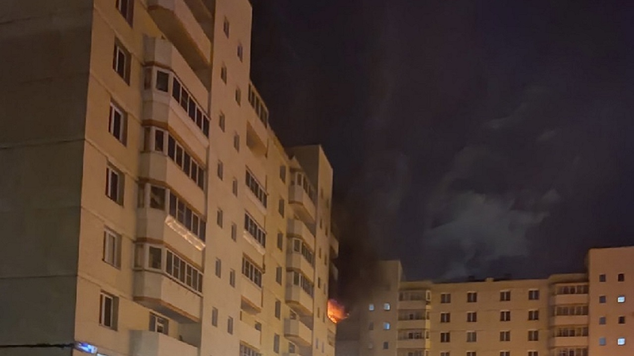 Жильцы многоэтажки в Челябинске эвакуировались из-за пожара