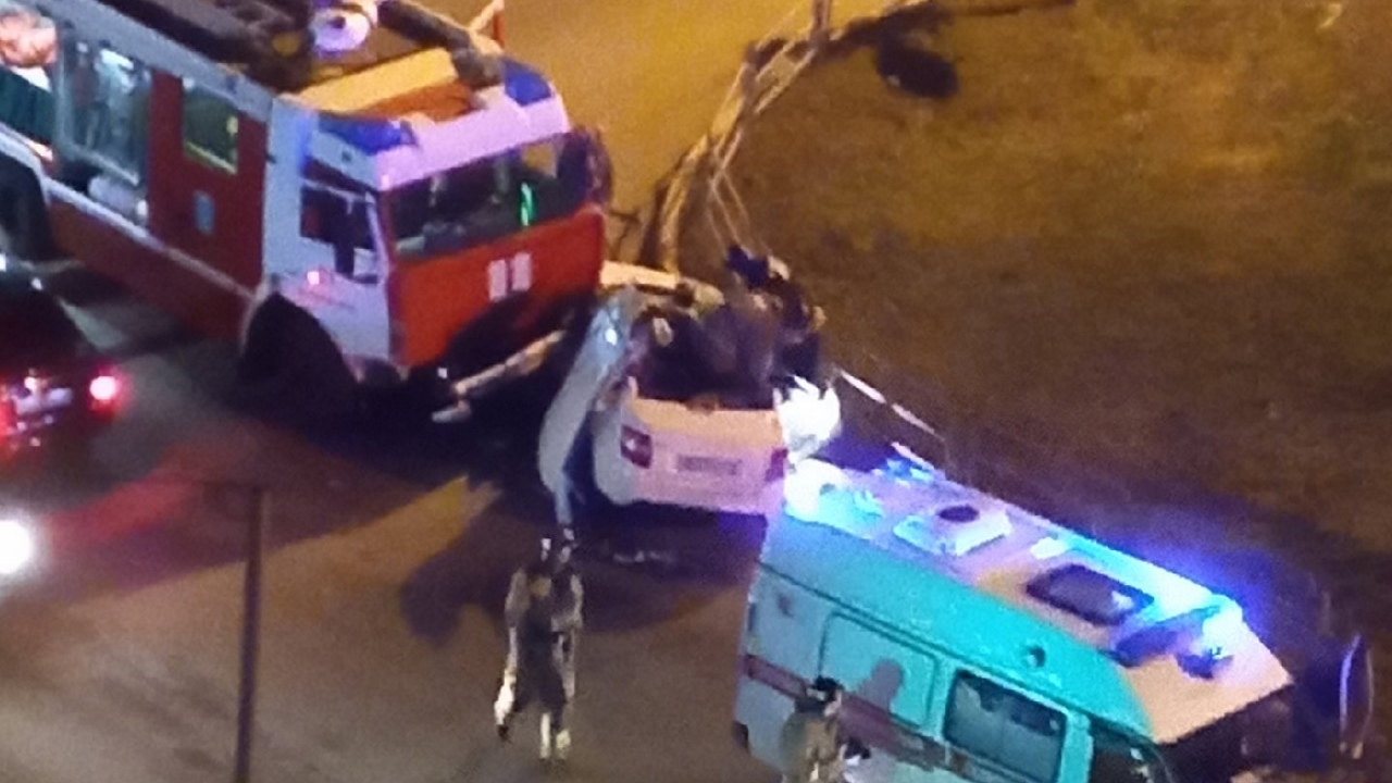 В Челябинской области пожарная машина протаранила легковушку В Челябинской области пожарная машина протаранила легковушку