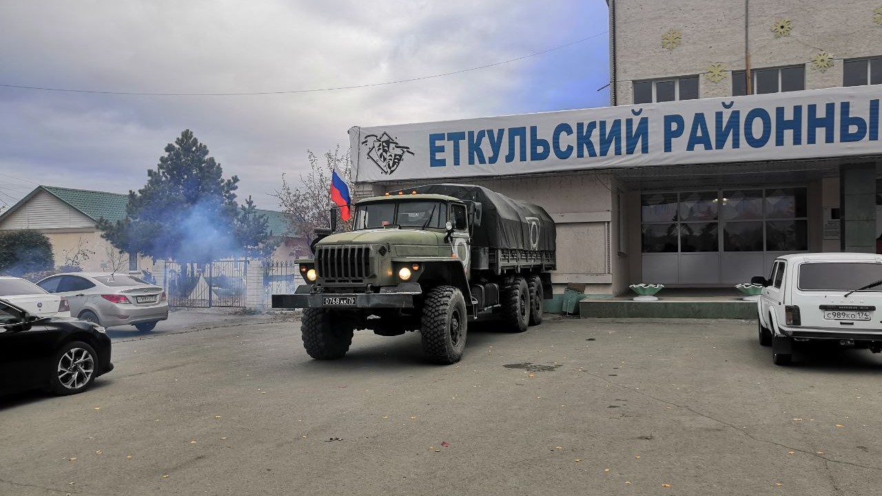 Южный Урал отправил в зону СВО грузовик с одеждой и военной техникой