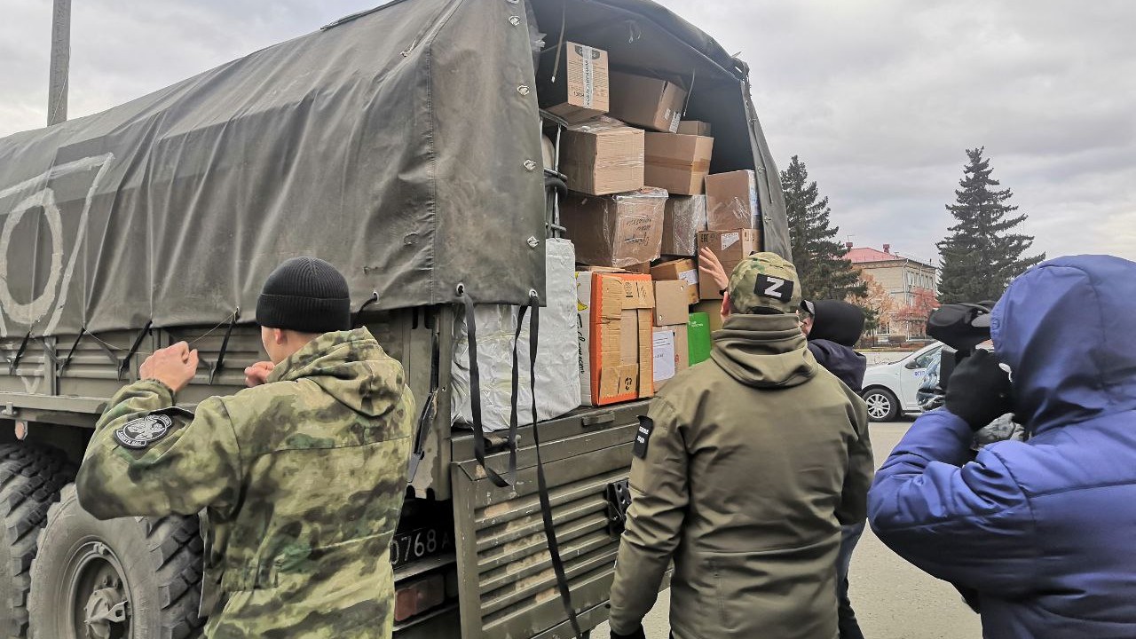 Южный Урал отправил в зону СВО грузовик с одеждой и военной техникой