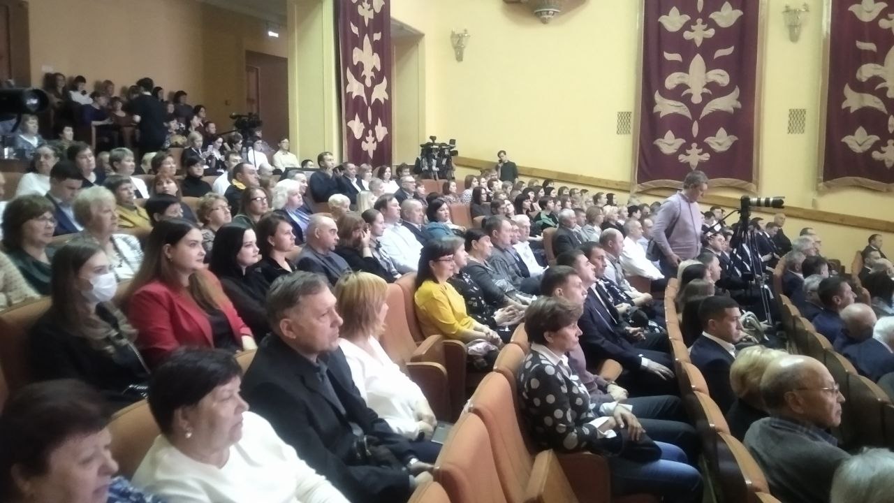 Почетных металлургов наградили на Челябинском трубопрокатном заводе