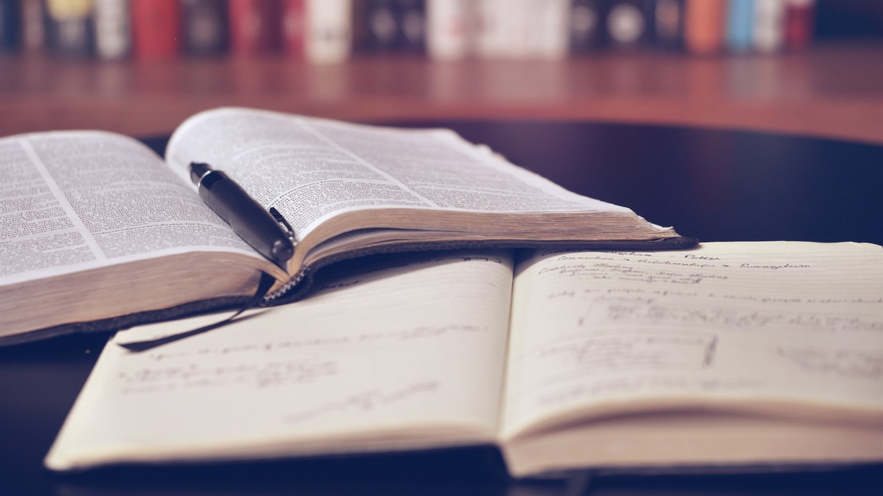 Новый автор Тотального диктанта: книги и творческие эксперименты Василия Авченко 