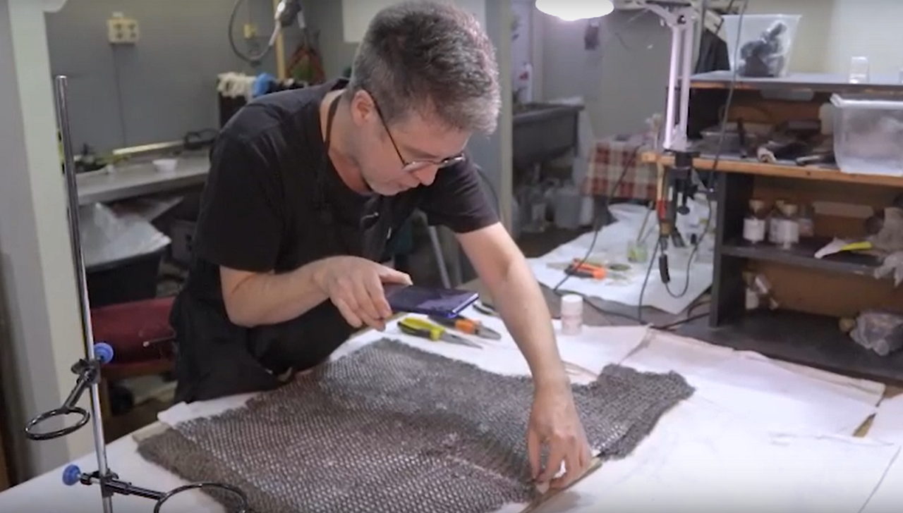 Кольчугу XVI века реставрируют в Челябинской области