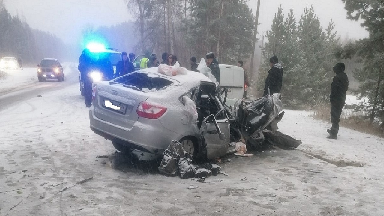 УАЗ смял машину под Челябинском, есть погибшие и раненые