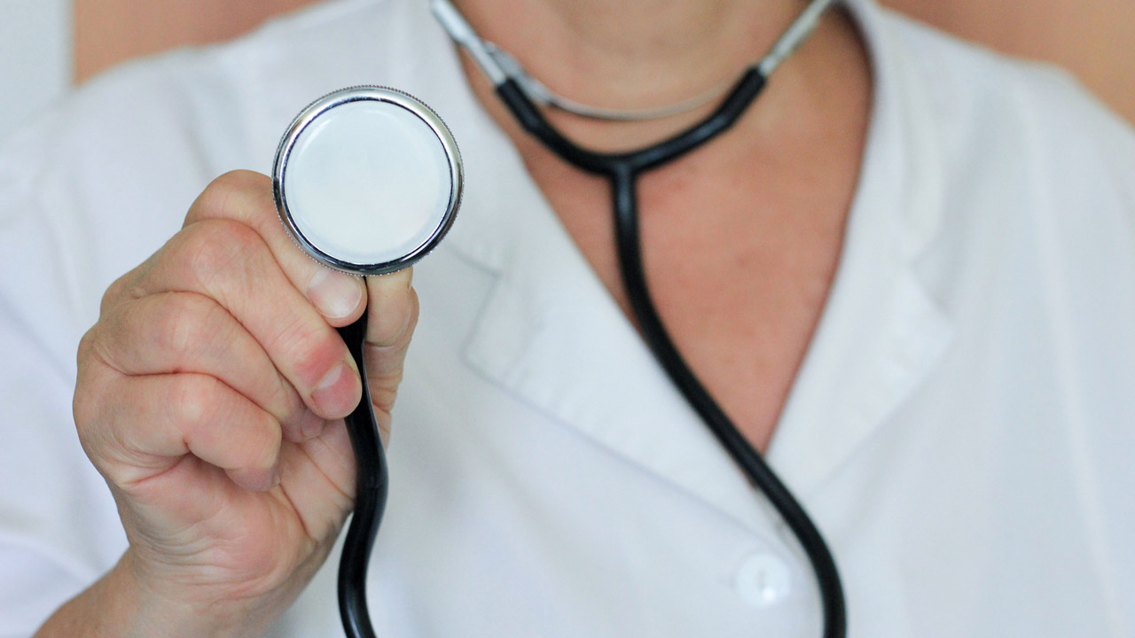 Жителей Челябинской области просят проверить полисы ОМС