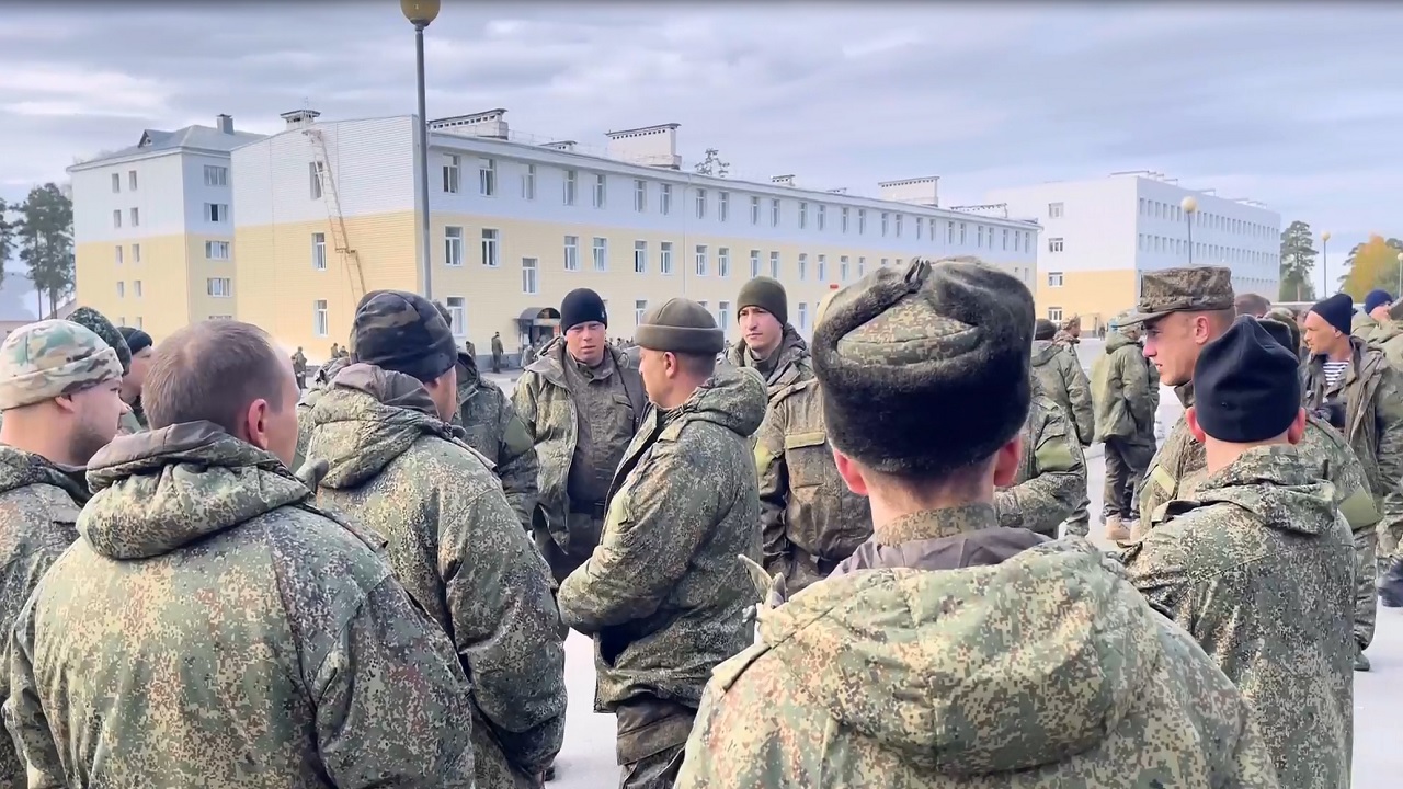 Мобилизованные жители Челябинской области передали приветы близким с боевого слаживания