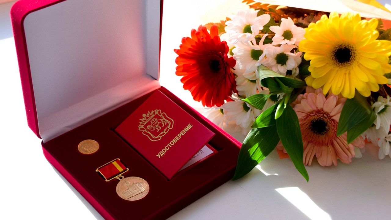 Награды и премии вручили педагогам в Челябинской области