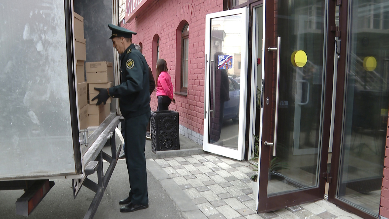 Челябинские таможенники оказывают гуманитарную помощь Донбассу