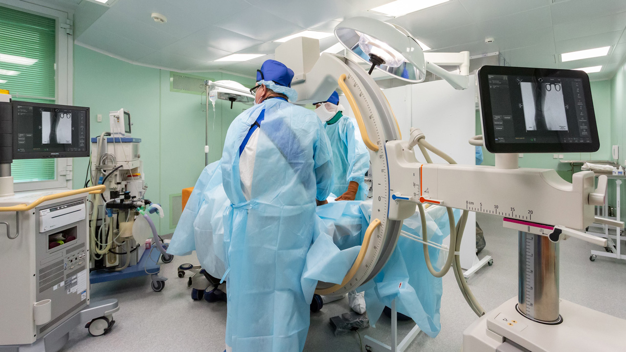 В Челябинске спасли 2-летнему ребенку пальцы, которые чуть не отрубило мангалом