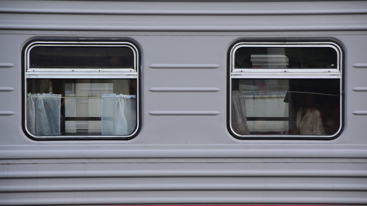 В Челябинской области пьяный пассажир сорвал стоп-кран в поезде