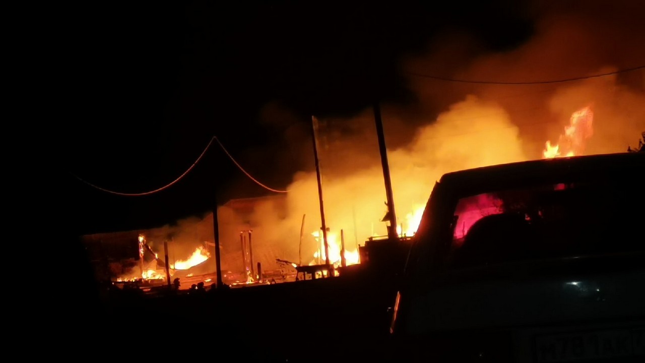 Пилорама сгорела ночью в Челябинской области