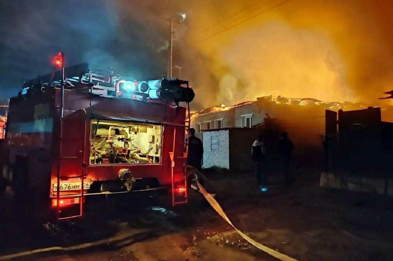 Жилой дом сгорел в поселке под Челябинском Жилой дом сгорел в поселке под Челябинском