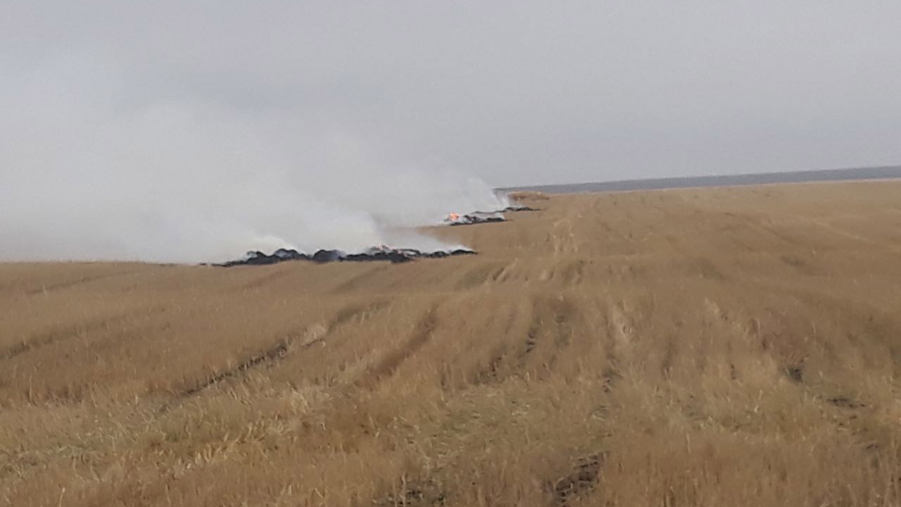 Город в дыму: стога сена подожгли на юге Челябинской области