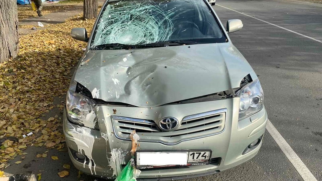 Пенсионерка решила сократить путь и погибла под колесами автомобиля в Челябинске