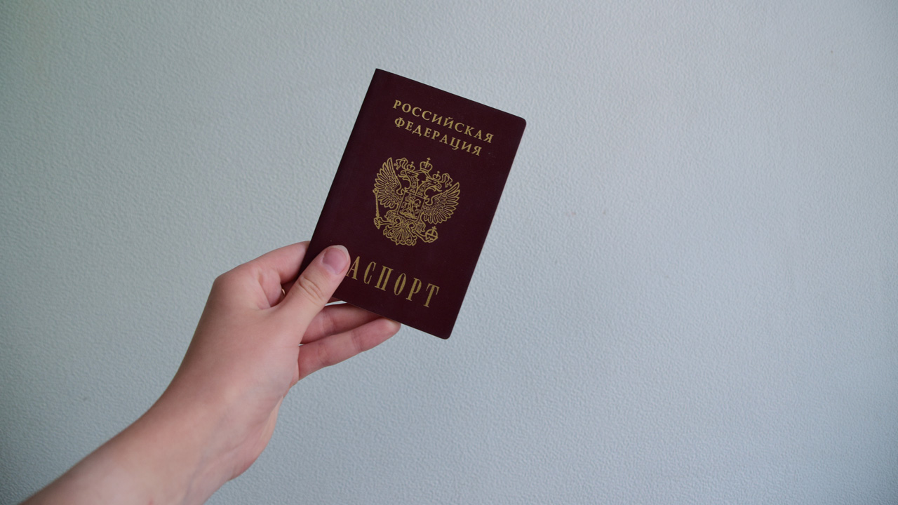Подросткам в Челябинске торжественно вручили первые паспорта