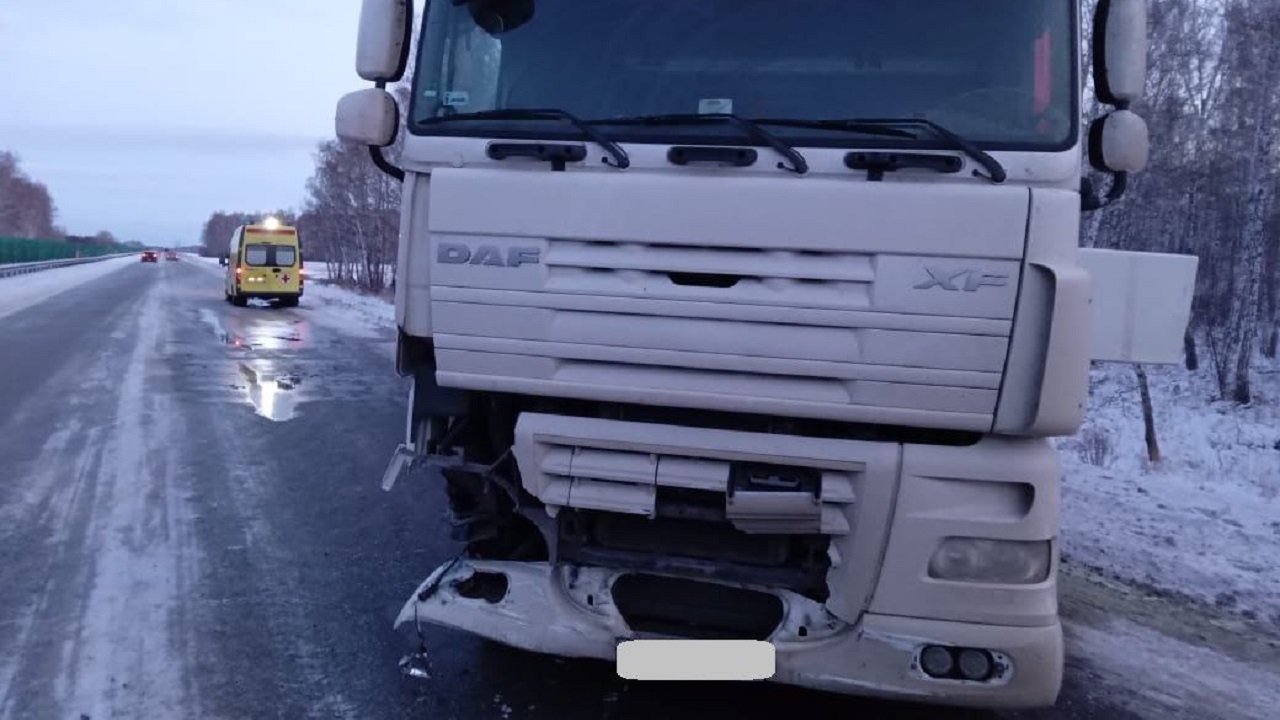 Водитель автобуса погиб в ДТП с грузовиком в Челябинской области