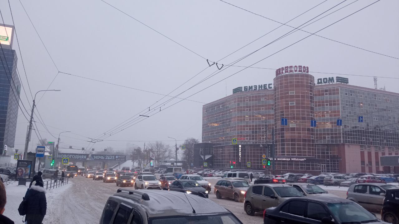 В Челябинске пассажирский автобус чуть не оторвал дверь легковушке В Челябинске пассажирский автобус чуть не оторвал дверь легковушке