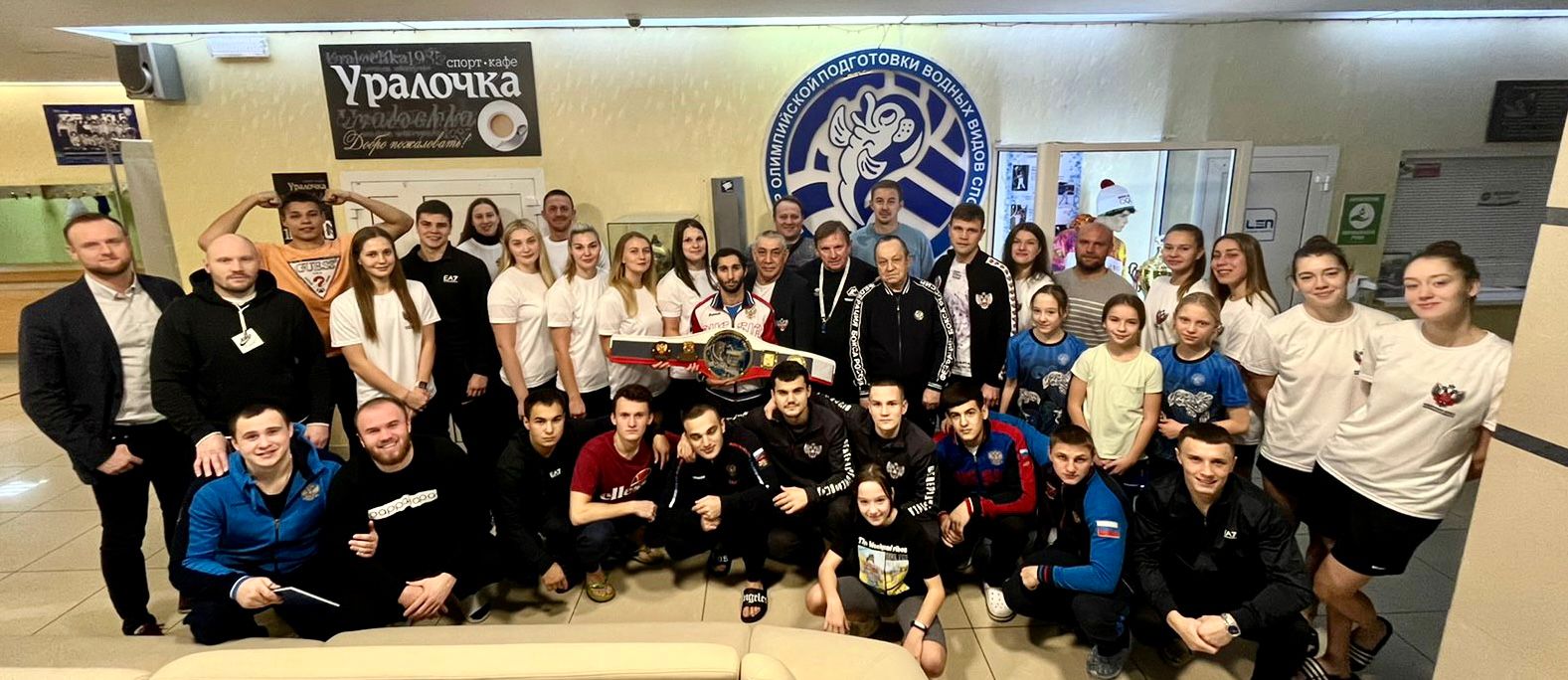 Челябинские боксеры сыграли в водное поло с командой "Динамо-Уралочка"