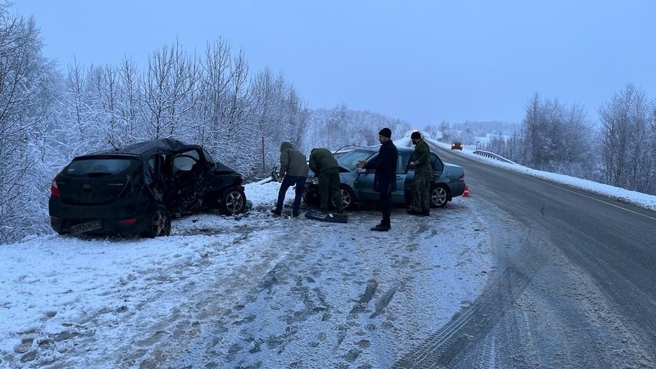 В лобовом ДТП на трассе под Челябинском погибли три человека