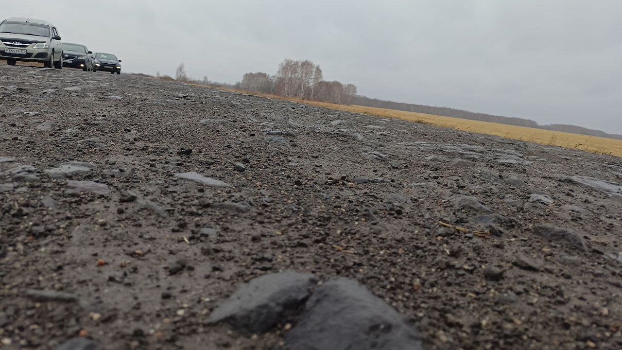 Ремонт "адской" дороги между селами начали в Челябинской области