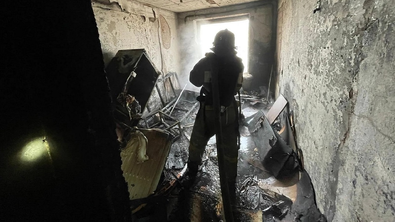 Квартира загорелась в многоэтажке в Челябинске, есть пострадавший