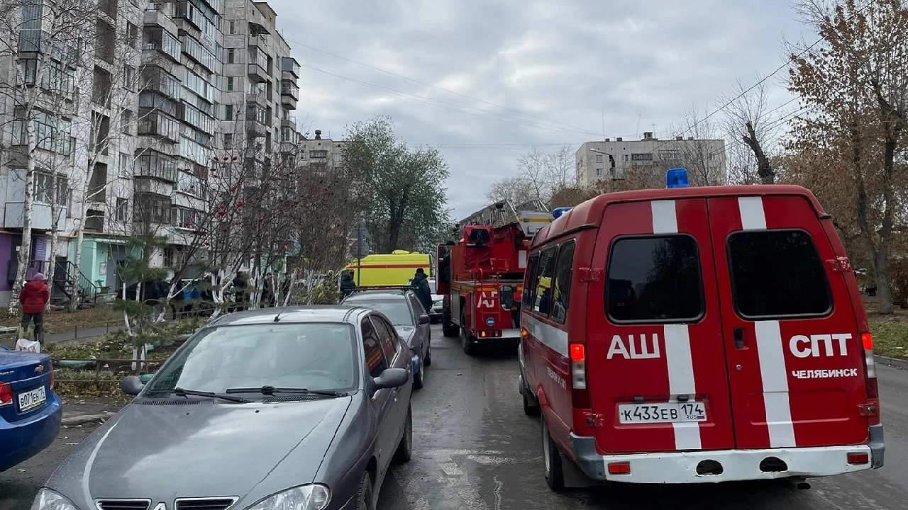 Квартира загорелась в многоэтажке в Челябинске, есть пострадавший