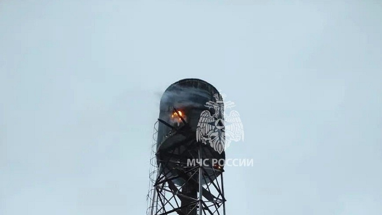 Водонапорная башня загорелась в Челябинской области