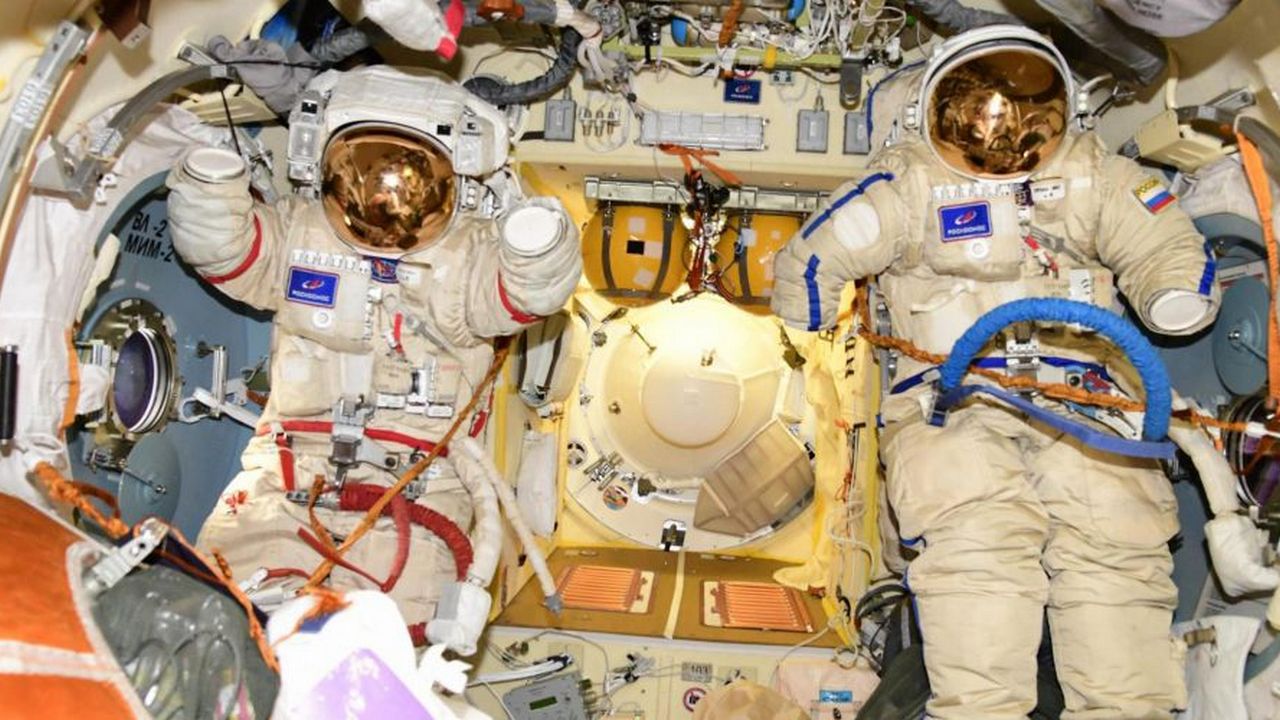 Челябинец Дмитрий Петелин не смог выйти в открытый космос из-за аварии на корабле "Союз" Челябинец Дмитрий Петелин не смог выйти в открытый космос из-за аварии на корабле "Союз"
