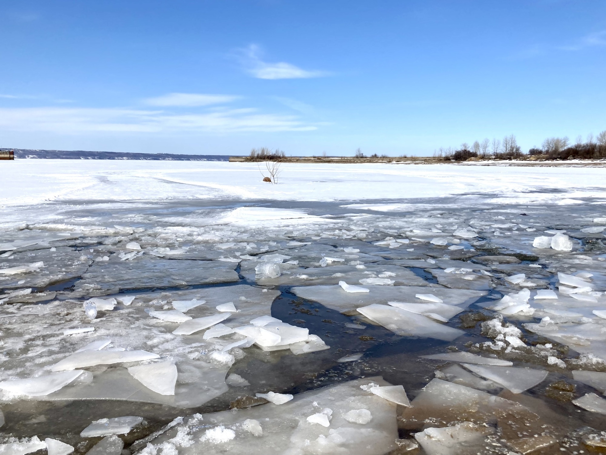 Рыбак провалился под лед на реке в Челябинской области 