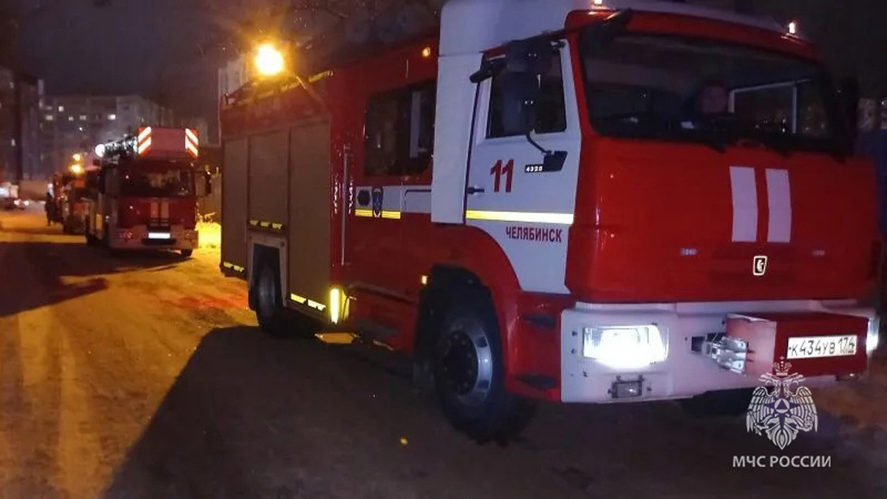 Три человека погибли при пожаре в жилом доме в Челябинске Три человека погибли при пожаре в жилом доме в Челябинске